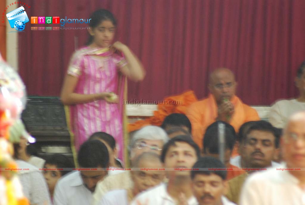 Aishwarya-Abhishek at Durga Pooja Event hd photo